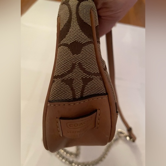 Vintage Coach wristlet with added unbranded chain to make it acrossbody - Picture 5 of 11